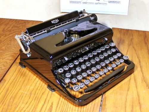 royal deluxe typewriter